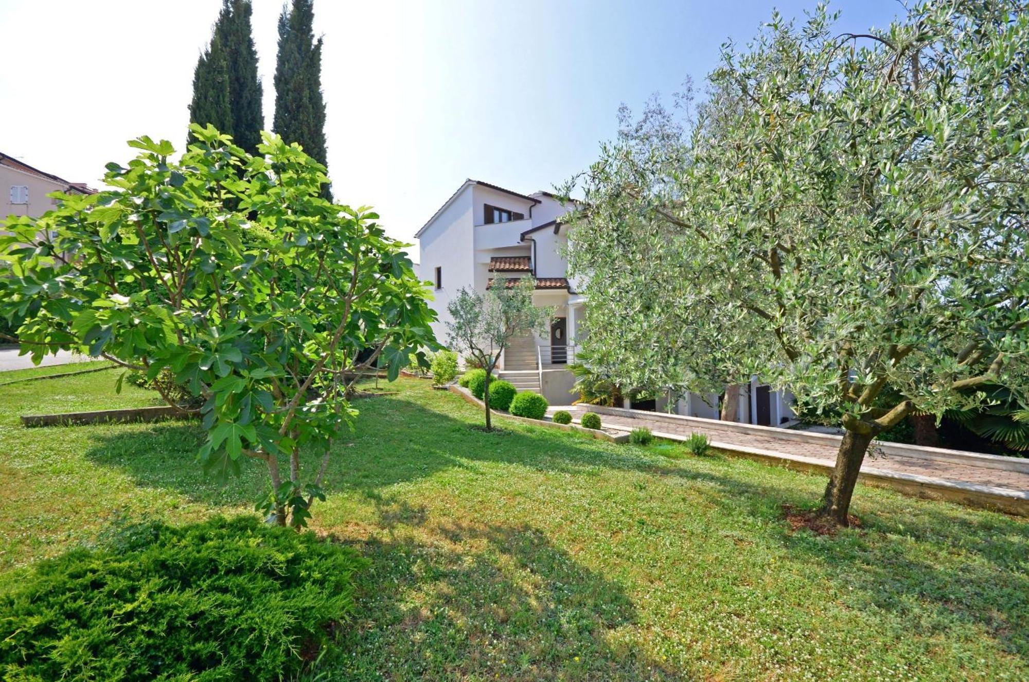 Apartments Gloria Vrsar Exterior foto